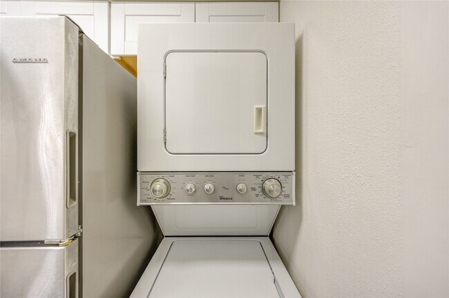 Building Photo - 2120 Wilcrest Dr