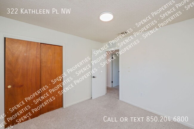 Building Photo - 322 Kathleen Pl NW