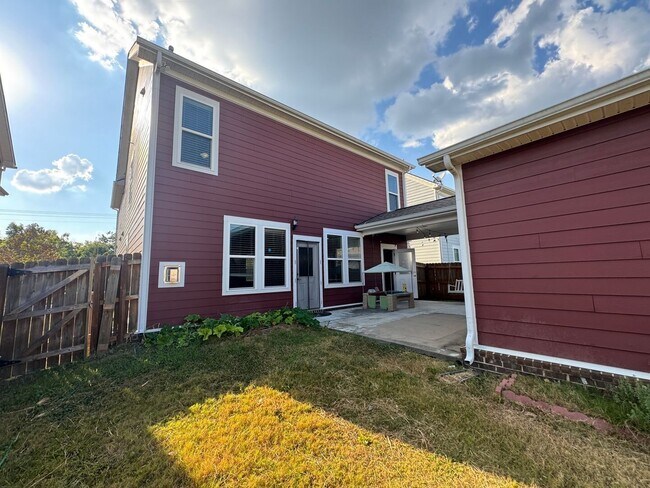 Building Photo - Your Franklin dream rental is here—4 bedrooms, a huge bonus, two en-suites, and an unbeatable loc...