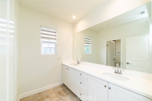 Building Photo - 52 Henson