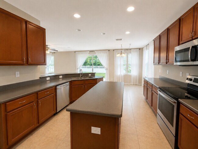 Building Photo - 136 Pine Arbor Cir