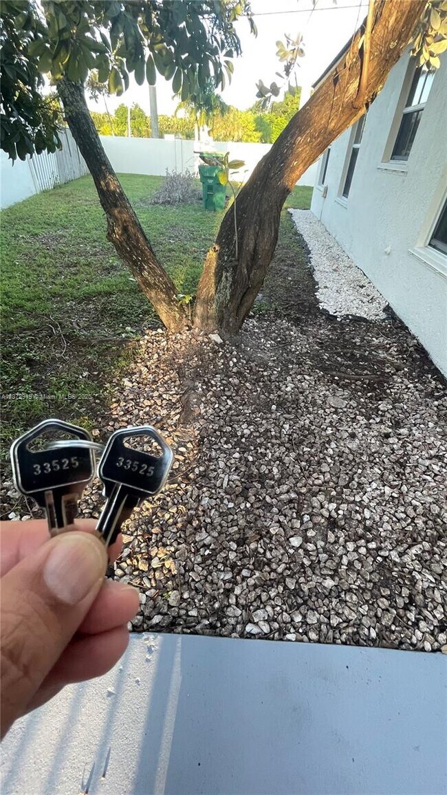 Building Photo - 6952 SW 148 Ln