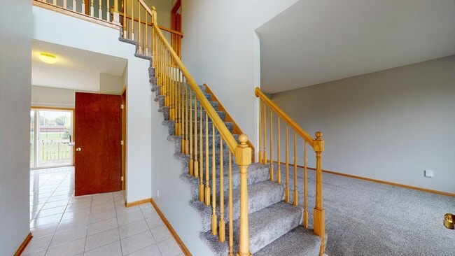 Building Photo - 2504 Somerset Dr