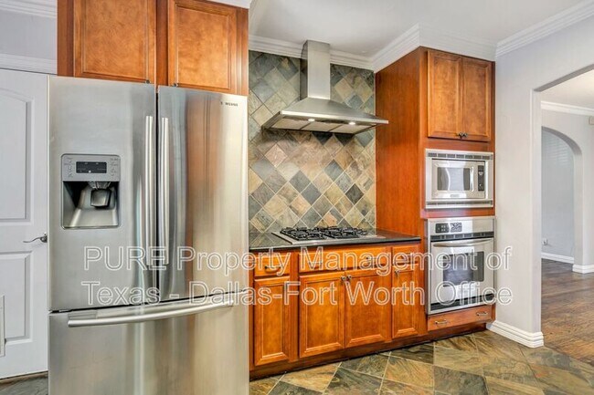 Building Photo - 2234 W Colorado Blvd