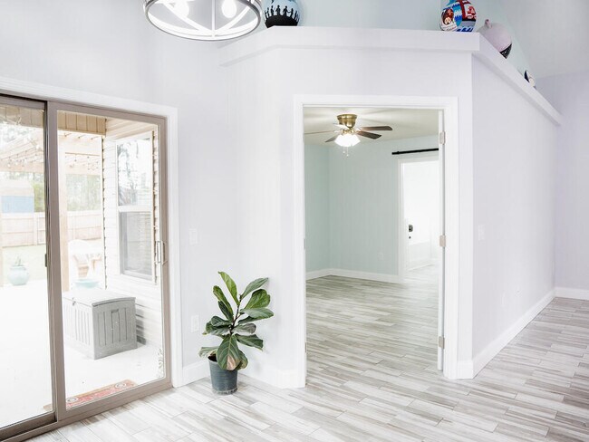 Building Photo - 8261 Sierra St