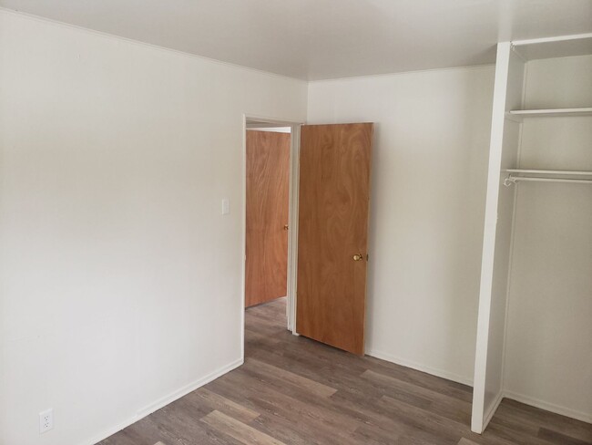 Building Photo - 3 Bedroom in New Haven 2 Bath with Man Cav...