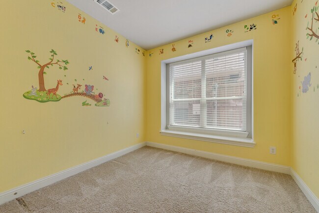 Building Photo - 4037 Hawthorne Dr