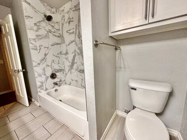 Building Photo - 3 Bed Home OKC - Move in Deposit-Free! (If Qualified)