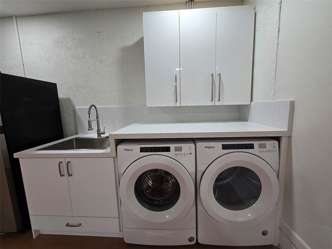 Building Photo - 2177 Montpeliar