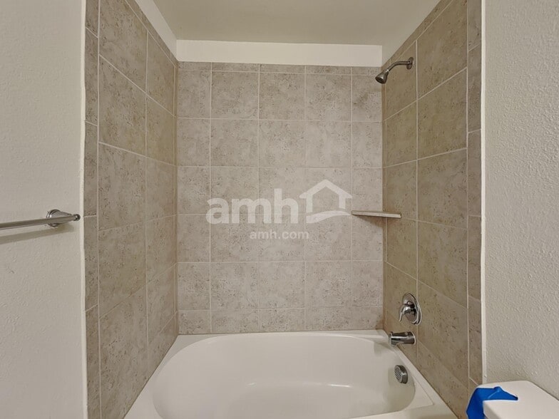 Building Photo - 4616 Beaver Creek Ave