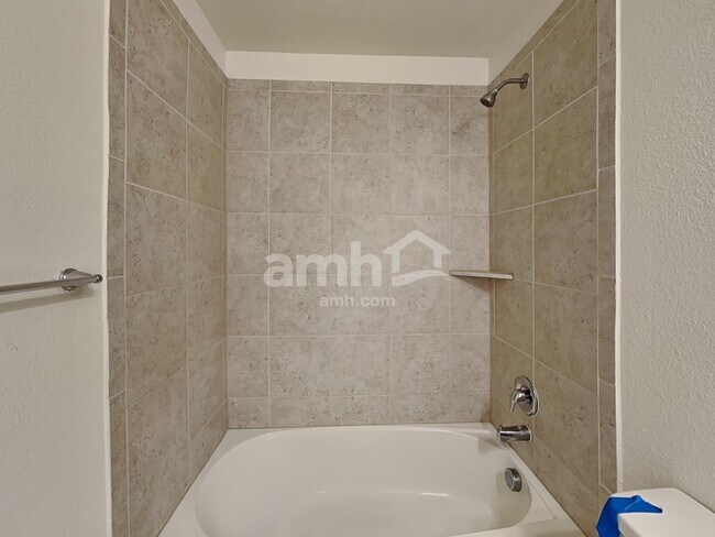 Building Photo - 4616 Beaver Creek Ave