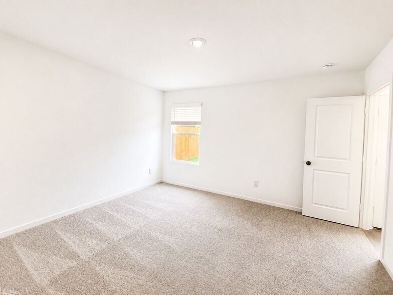 Building Photo - 5326 Cinnamon Ln
