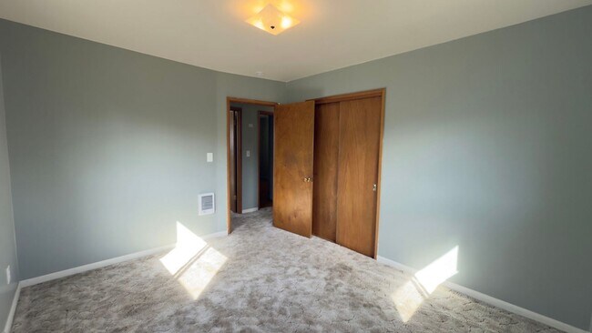Building Photo - 1255 Avenue A