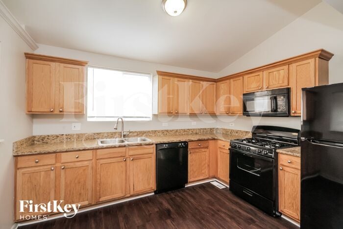 Building Photo - 949 Symphony Dr