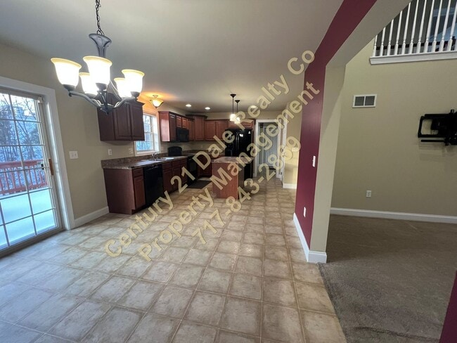 Building Photo - Large Three Bedroom 2.5 Baths in the Stone Gate Commons Association