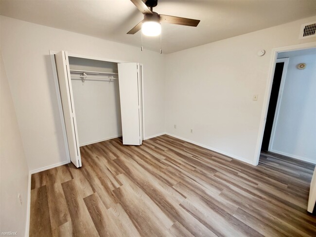 Building Photo - 2 br, 1 bath Duplex - 624 West Warrior Trail