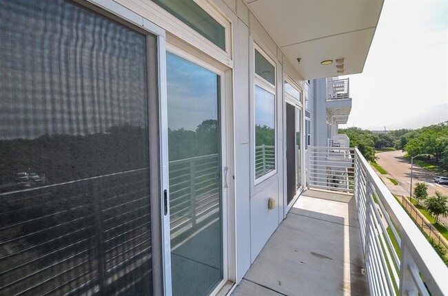 Building Photo - 6955 Turtlewood Dr