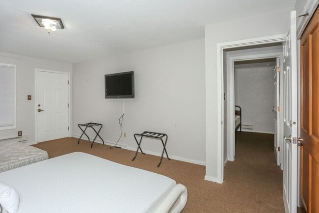 Building Photo - Walk to everything! Partially Furnished! 9...