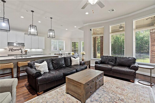 Building Photo - 4304 Valley Oaks Dr
