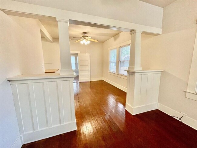 Building Photo - 506 E 38th St