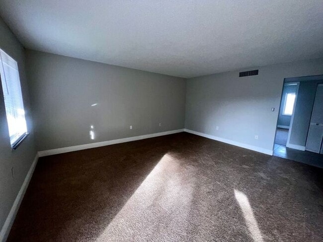 Building Photo - Spacious 3 Bed / 2 Bath Condo in Millenniu...