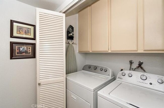 Building Photo - 11043 Country View Dr