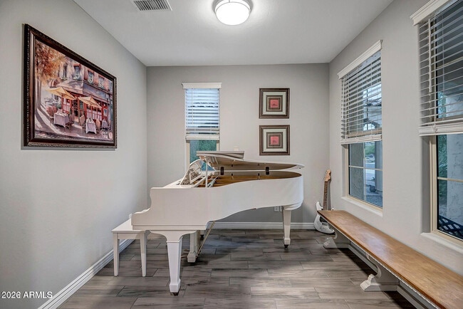 Building Photo - 517 E Balao Dr