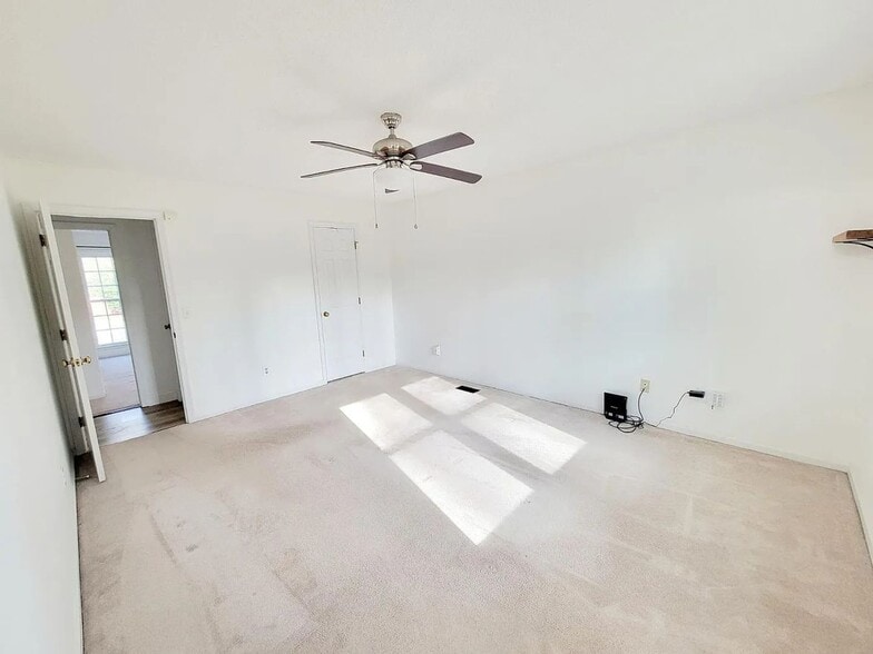 Building Photo - 1732 Netherfield Ln