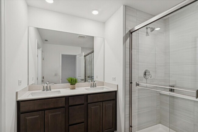 Building Photo - 406 Red Oak Cir