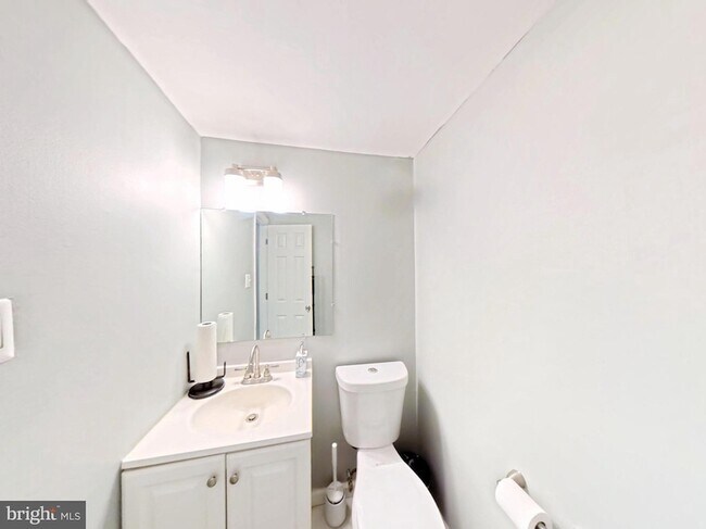 Building Photo - 18428 Point Seneca Pl