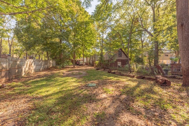 Building Photo - 1031 S Forest Ave