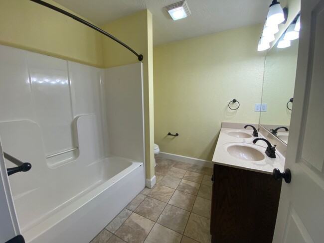 Building Photo - Your Dream Rental Awaits in Osage Hills – ...
