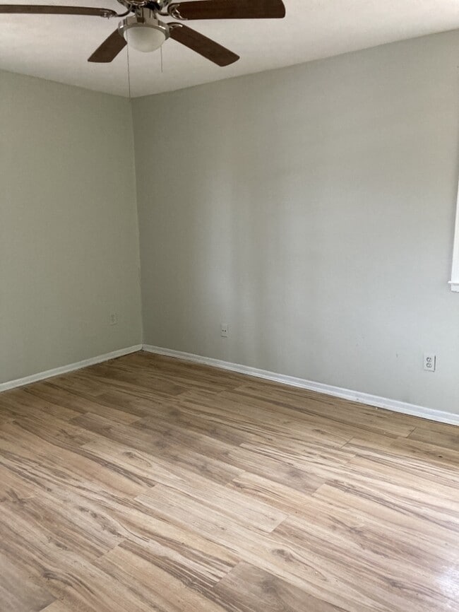 Building Photo - 3 Bedroom in Greenville
