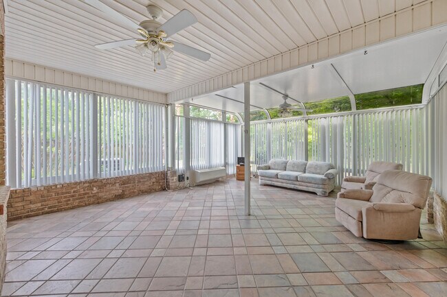 Building Photo - 6740 Scotts Pl