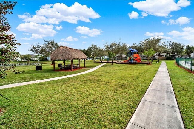 Building Photo - 2239 SE 23rd Ave