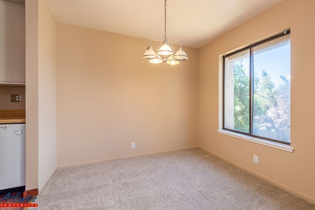 Building Photo - Sunburst Community | Condo | Garage | Balcony