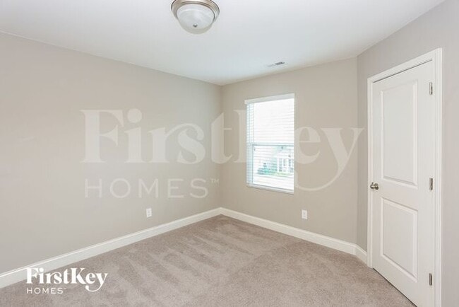 Building Photo - 9336 Sloan Forest Dr