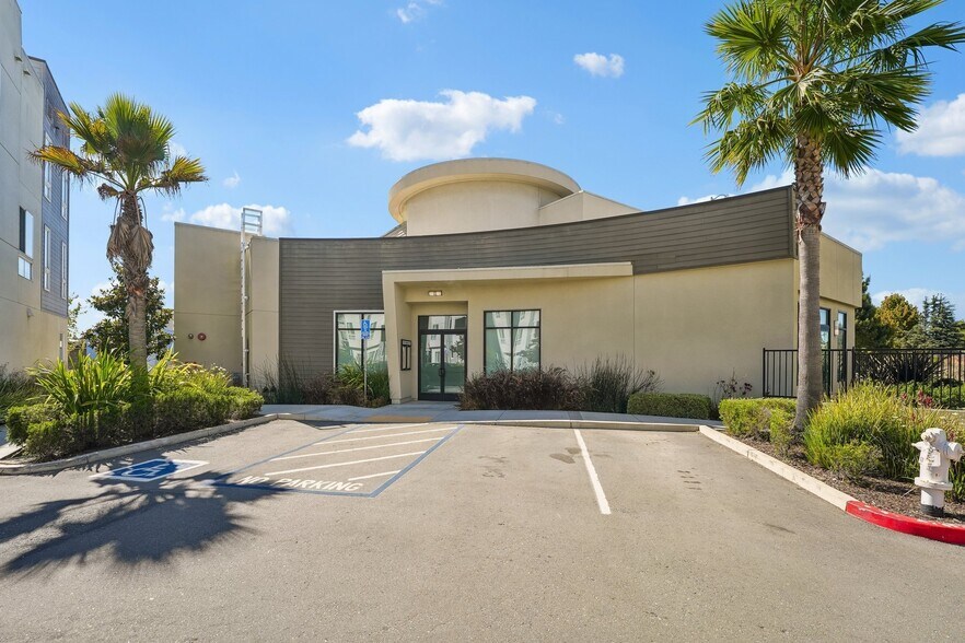 Building Photo - 1580 Wright Ave