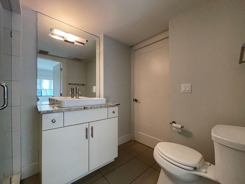 Building Photo - 64 Isle Of Venice Dr