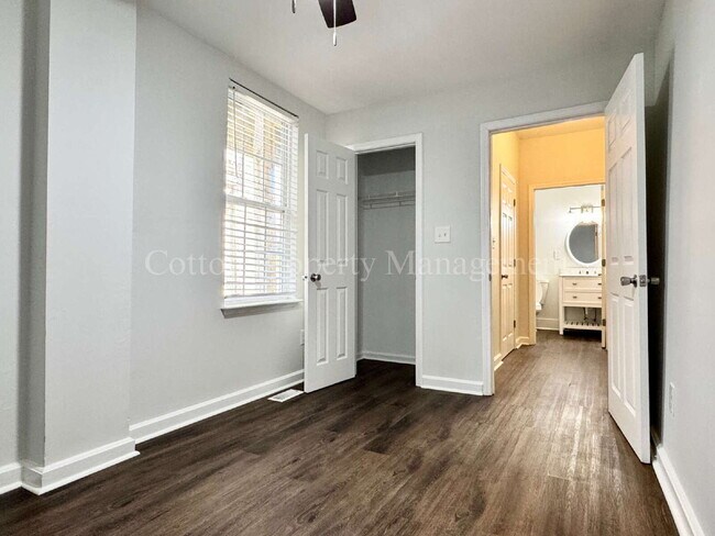 Building Photo - 2BR/1BA Nicely remodeled historic home in ...