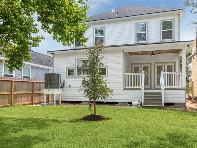 Building Photo - 915 E 37th St