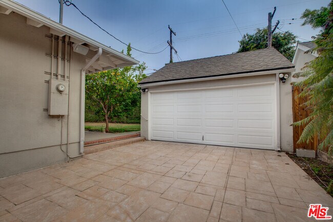 Building Photo - 3363 Colbert Ave