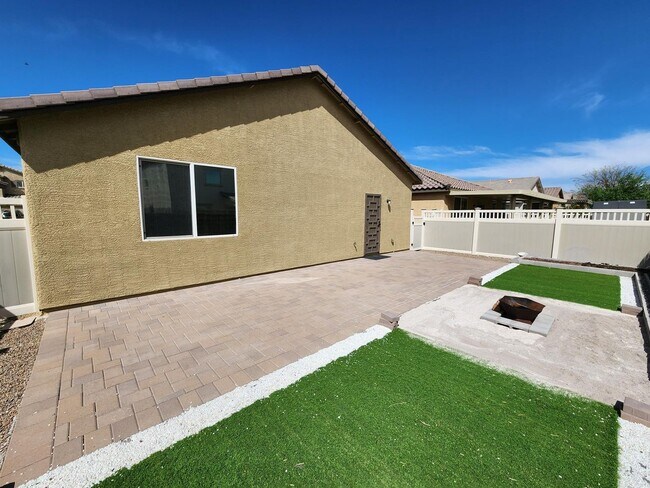 Building Photo - Beautiful Single Story 3 Bedroom close to Cadence