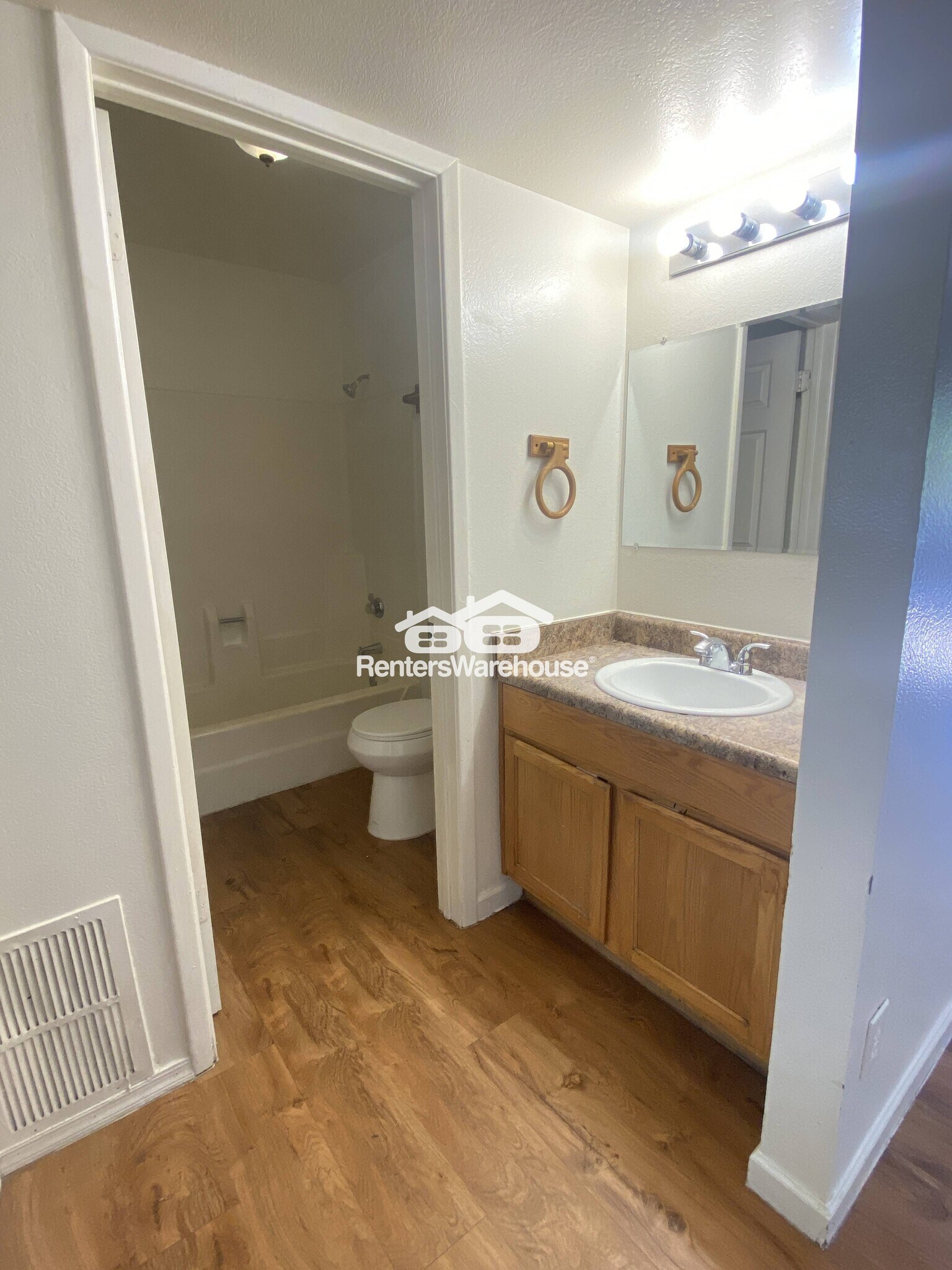 Building Photo - 325 S Pioneer