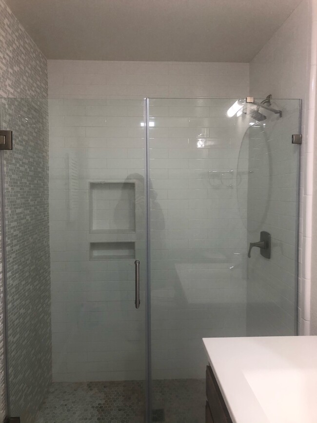 Spa inspired showers - 107 Oak Ct