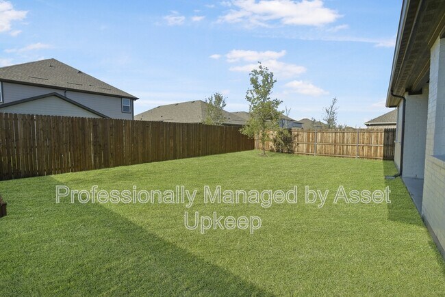 Building Photo - 702 Charity Dr