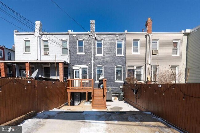 Building Photo - 444 Kenyon St NW