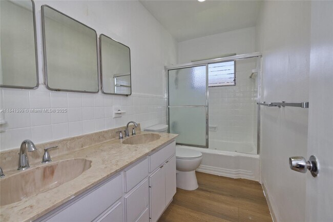 Building Photo - 1411 SW 82nd Ct