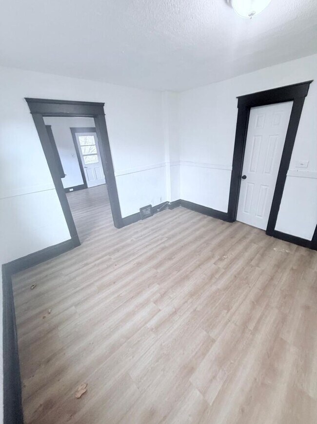 Building Photo - 2791 E 127th St