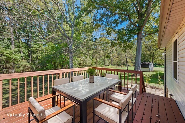 Building Photo - Cozy Charm Meets Modern Touches in Oak Grove